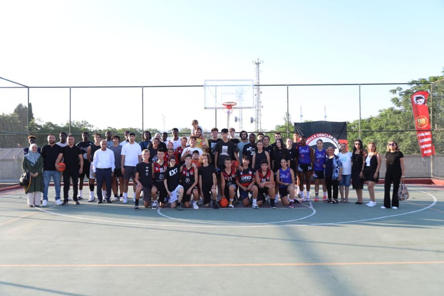 130 BİN LİRA ÖDÜLLÜ BASKETBOL ŞÖLENİ