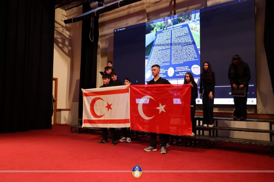 İSKELE’DE ŞEHİTLERİ ANMA GECESİ DÜZENLENDİ ANMA GECESİ
